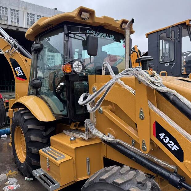 2025 Caterpillar 432F-41435656