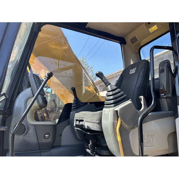 2024 Caterpillar 320D2L-41435670