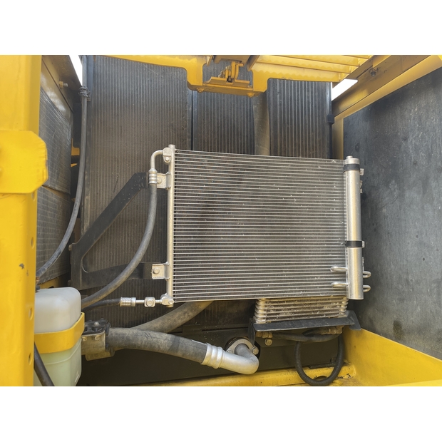2023 Komatsu PC200-41435864