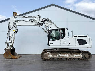 صورة ل حفارات مجنزرة 2013 ليبهير R906LC