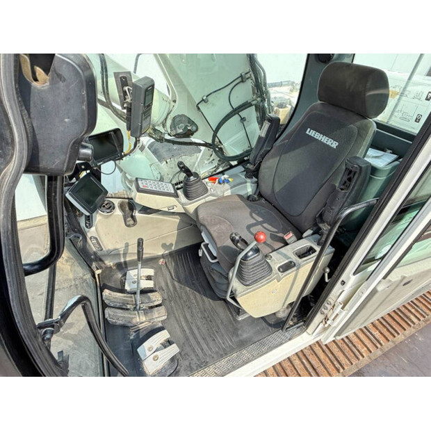 2013 ليبهير R906LC-41436527