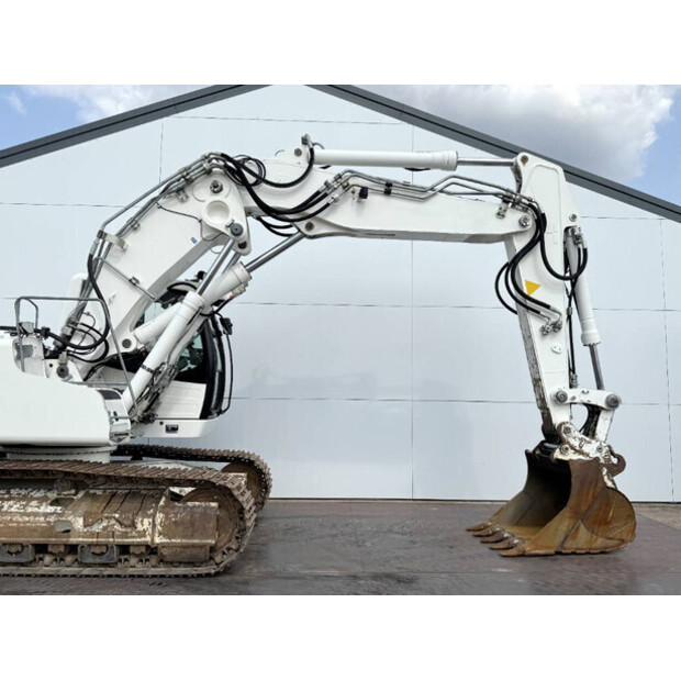 2013 ليبهير R906LC-41436538
