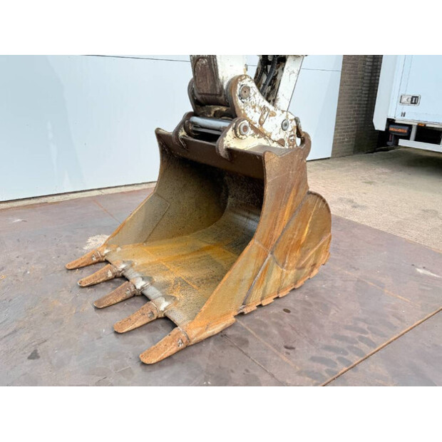 2013 ليبهير R906LC-41436539