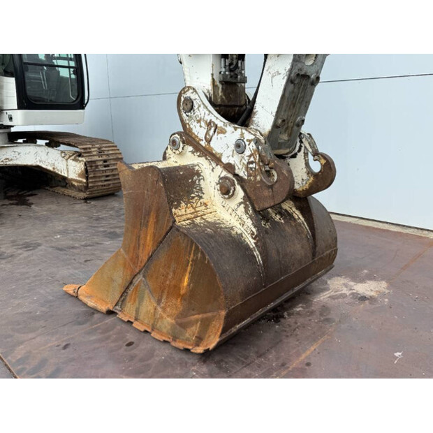 2013 ليبهير R906LC-41436540