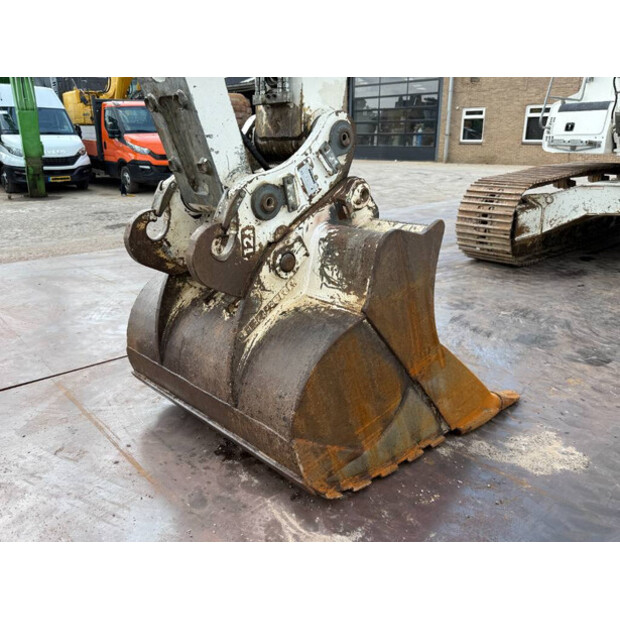 2013 ليبهير R906LC-41436543