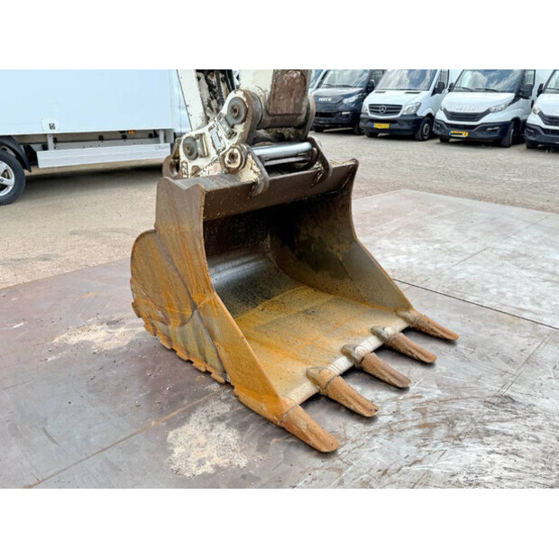 2013 ليبهير R906LC-41436544