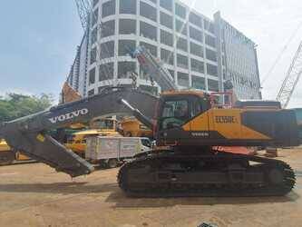 صورة ل حفارات مجنزرة 2023 فولفو ec550el