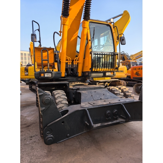 2021 Hyundai R210W-7-41437941