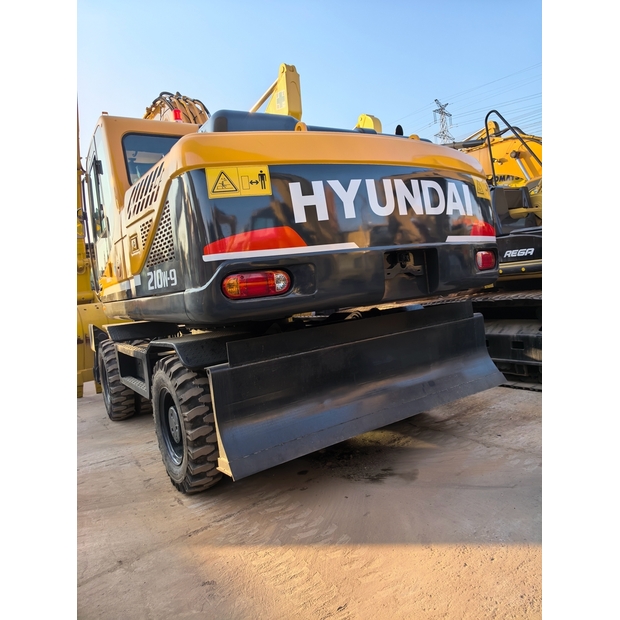 2021 Hyundai R210W-7-41437948