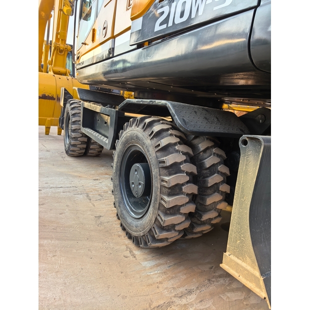 2021 Hyundai R210W-7-41437950