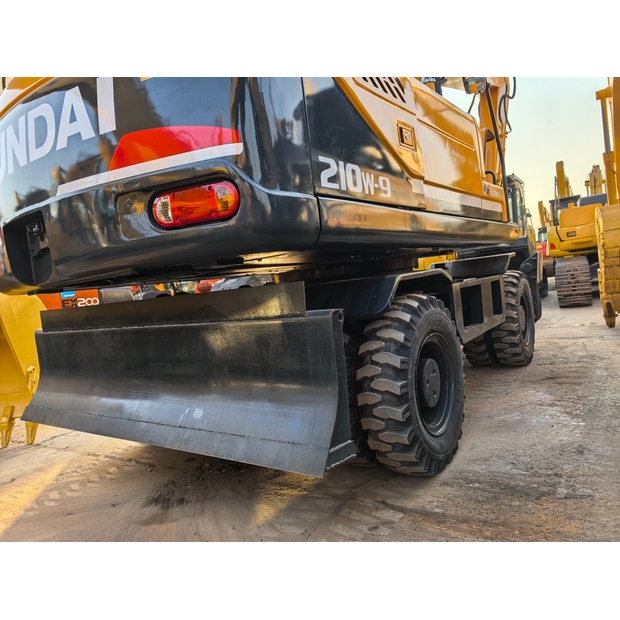 2021 Hyundai R210W-7-41437951