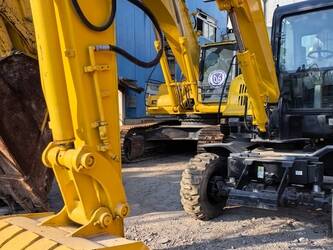 صورة ل حفارات بعجلات 2021 هيونداي R60W-7