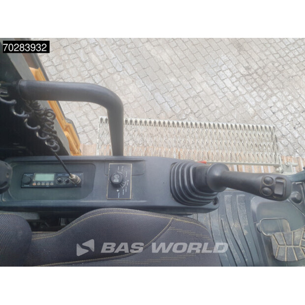 2017 Hyundai HX380L-41438356