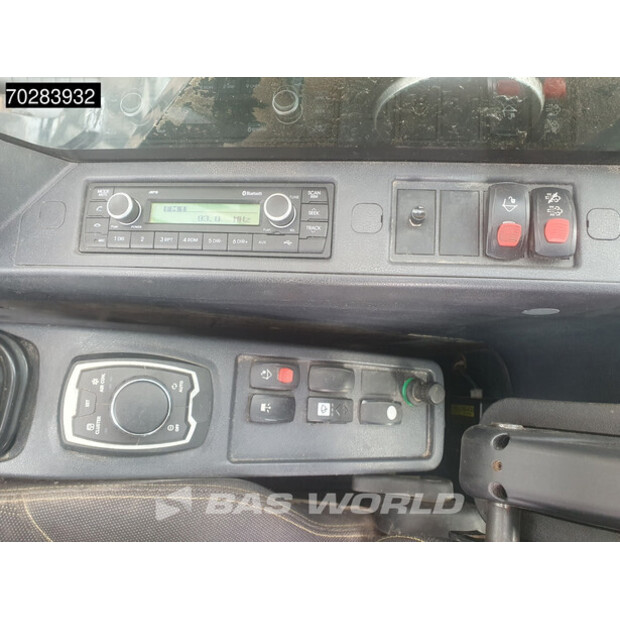 2017 Hyundai HX380L-41438360