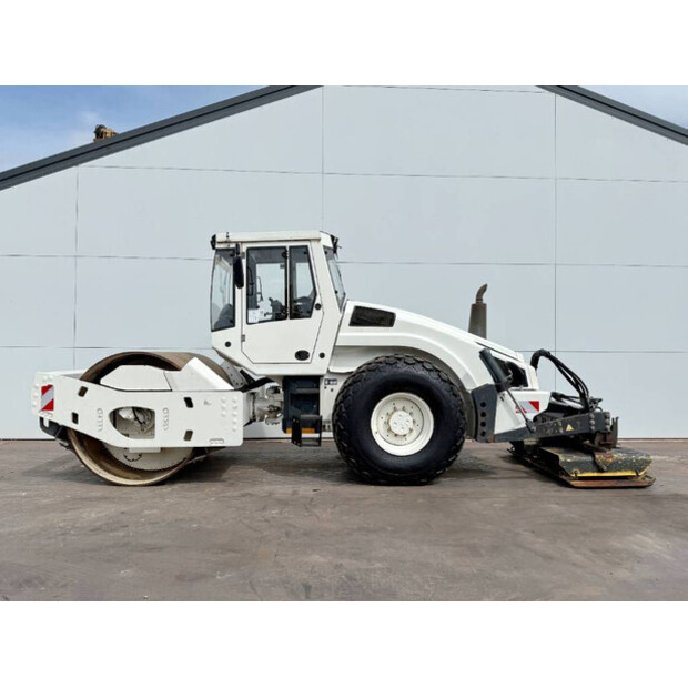 2004 كاتربيلر BW213DH-4-41451302