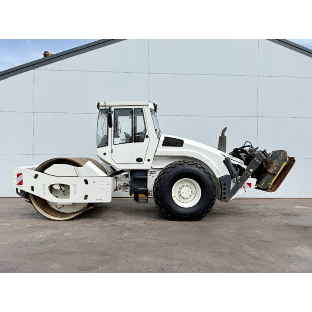 2004 كاتربيلر BW213DH-4-41451303