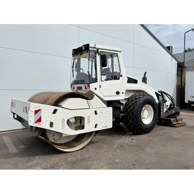 2004 كاتربيلر BW213DH-4-41451304