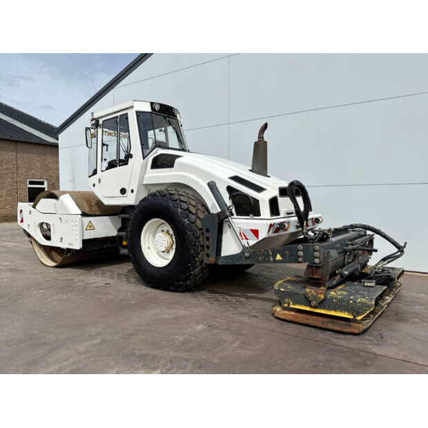 2004 كاتربيلر BW213DH-4-41451305