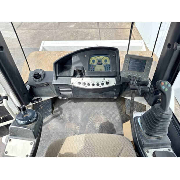2004 كاتربيلر BW213DH-4-41451310