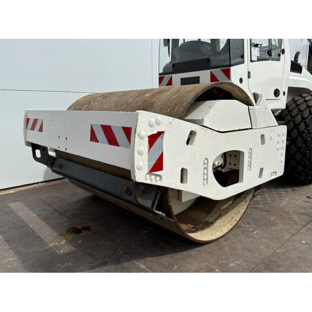 2004 كاتربيلر BW213DH-4-41451318