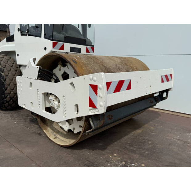 2004 كاتربيلر BW213DH-4-41451319