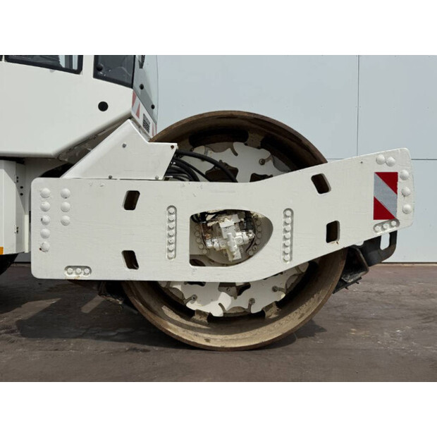 2004 كاتربيلر BW213DH-4-41451320
