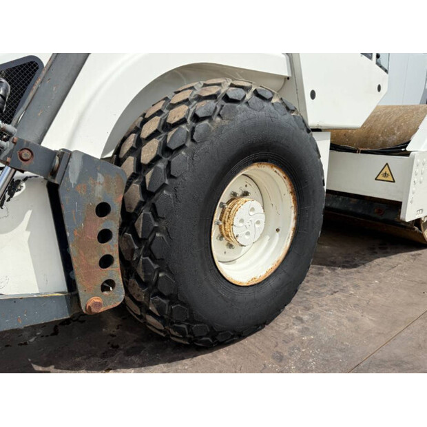 2004 كاتربيلر BW213DH-4-41451324