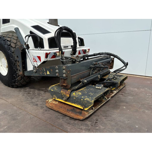 2004 كاتربيلر BW213DH-4-41451325