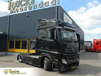 صورة ل رؤوس شاحنات 2015 مرسيدس بنز Actros 1842