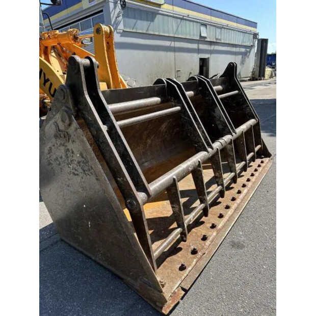 2016 Hyundai HL730-9-41467115