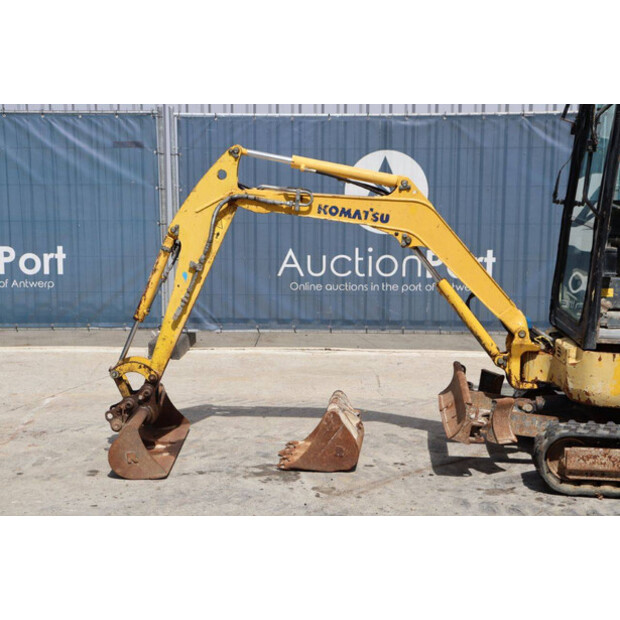 2001 كوماتسو PC18MR-41481555