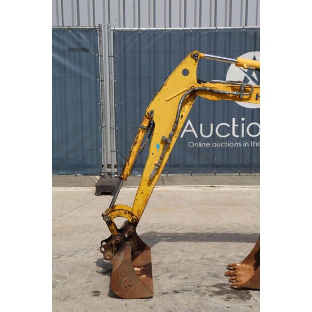 2001 كوماتسو PC18MR-41481556