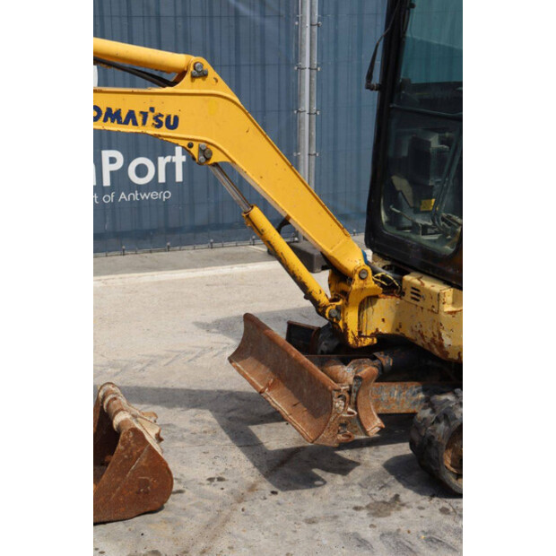 2001 كوماتسو PC18MR-41481558
