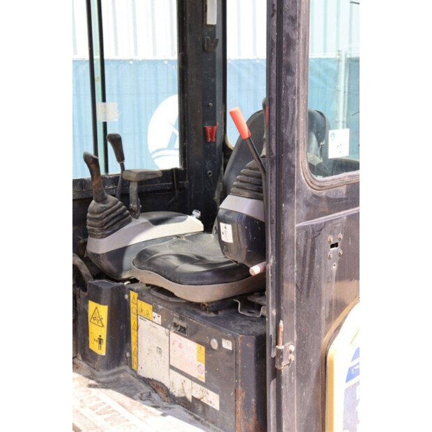 2001 كوماتسو PC18MR-41481580