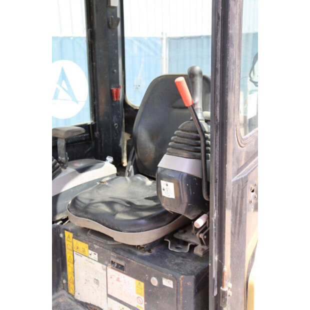 2001 كوماتسو PC18MR-41481581