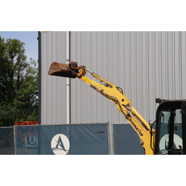 2001 كوماتسو PC18MR-41481592