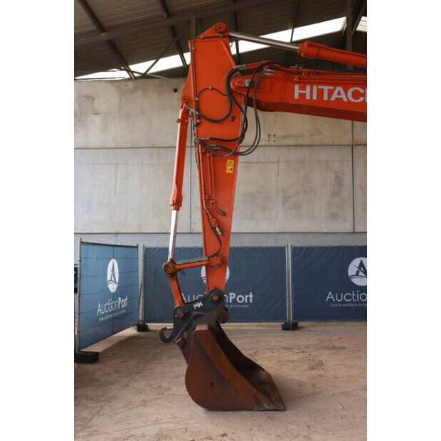 2020 Hitachi ZX190LC-6-41483373