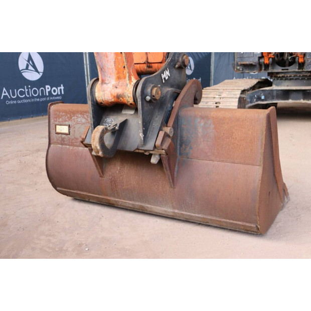 2020 Hitachi ZX190LC-6-41483378