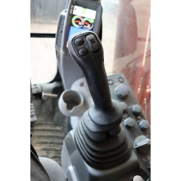 2020 Hitachi ZX190LC-6-41483406