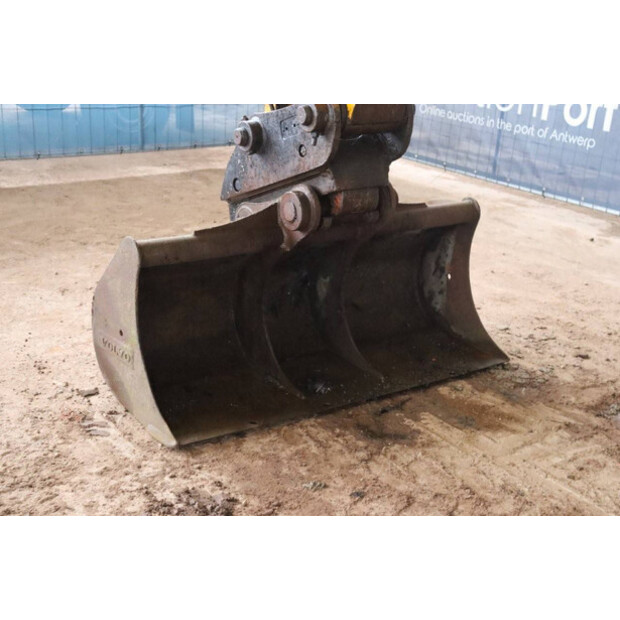 2014 جيه سي بي JS 130LC-41484023