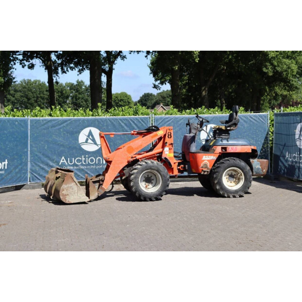 2011 KUBOTA R520NH-41486432