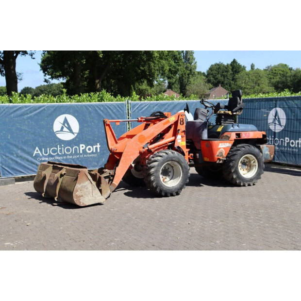 2011 KUBOTA R520NH-41486440