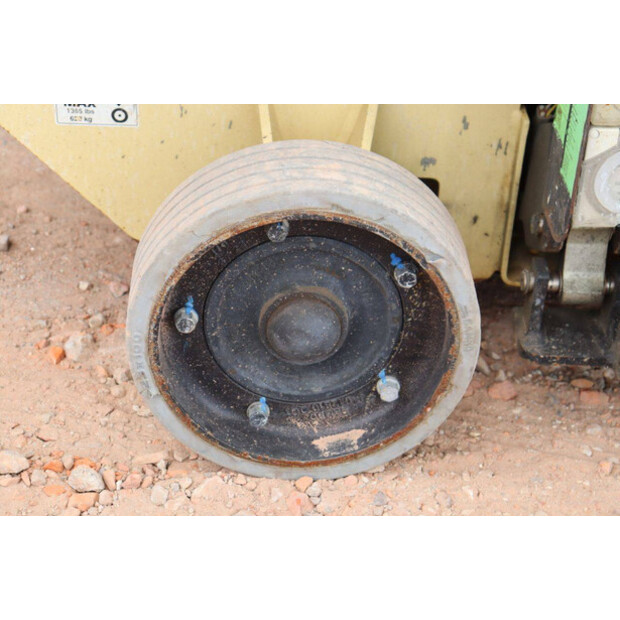 2014 جيه ال جي R6-41487623