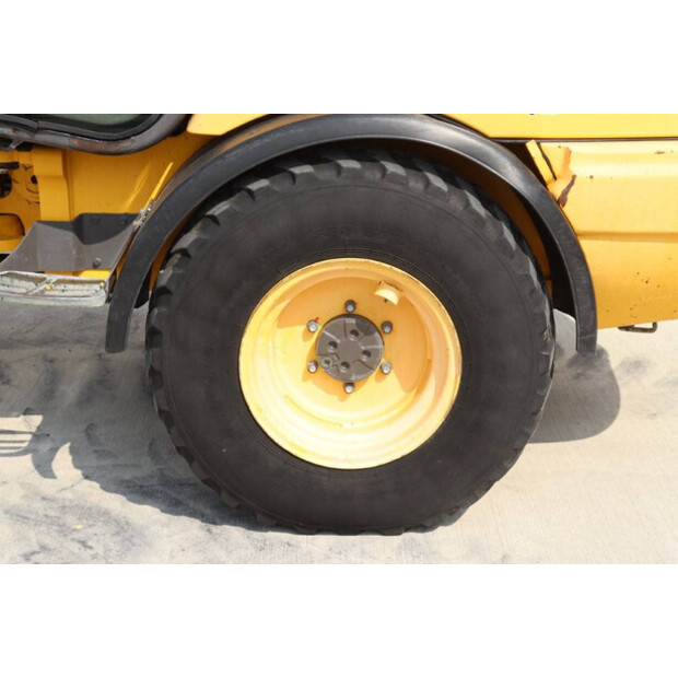 2016 فولفو L25F-41487995