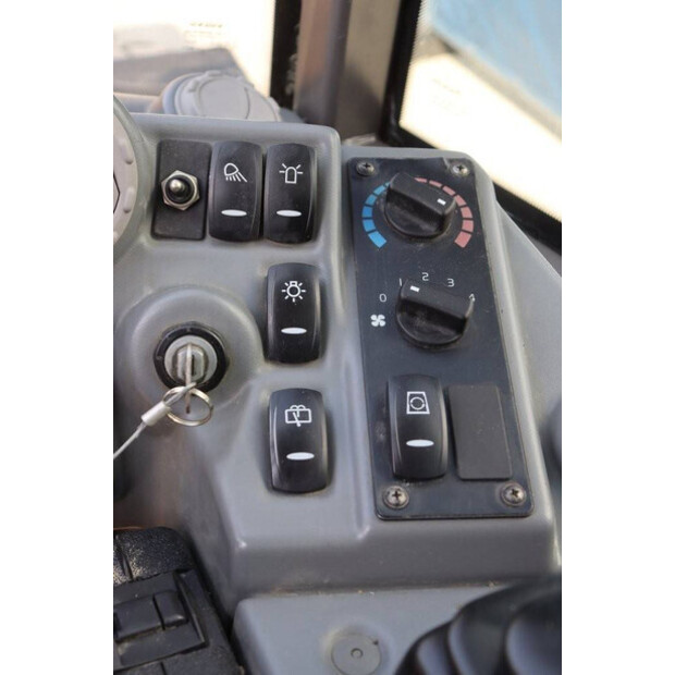 2016 فولفو L25F-41488012