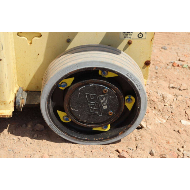 2015 جيه ال جي R6-41488760