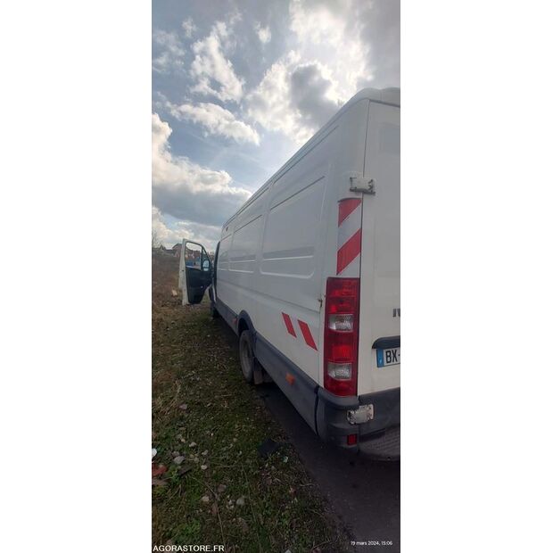 2011 Iveco 35C15-41501946