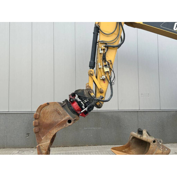 2017 Caterpillar 330FL-41502094