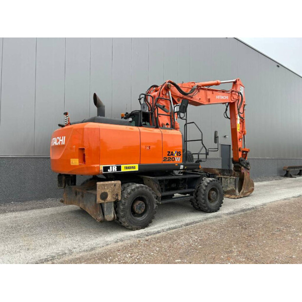 2017 هيتاشى ZX220W-5B-41502974