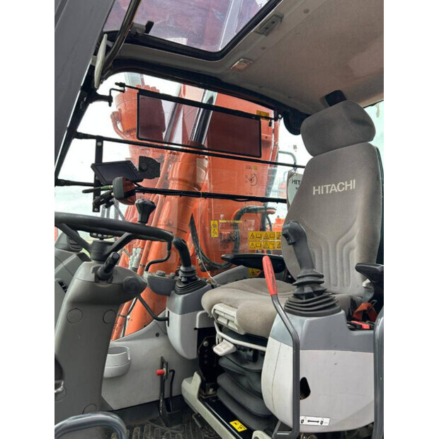 2017 هيتاشى ZX220W-5B-41502982